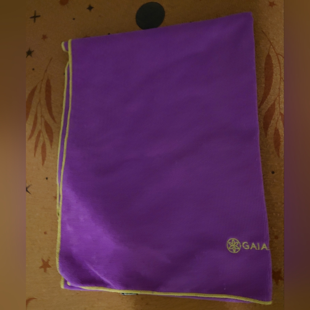 Gaiam Yoga Mat Towel Purple! Very Good Condition!